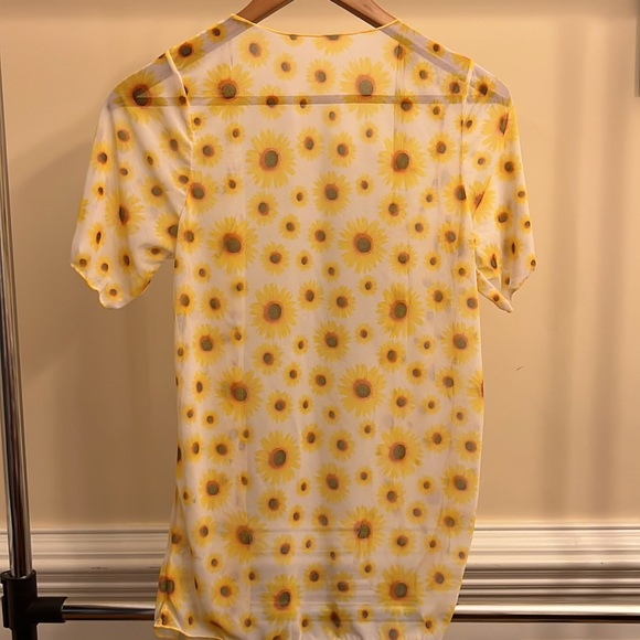 🌻Women’s small sunflower pattern swim coverup. - Picture 3 of 3